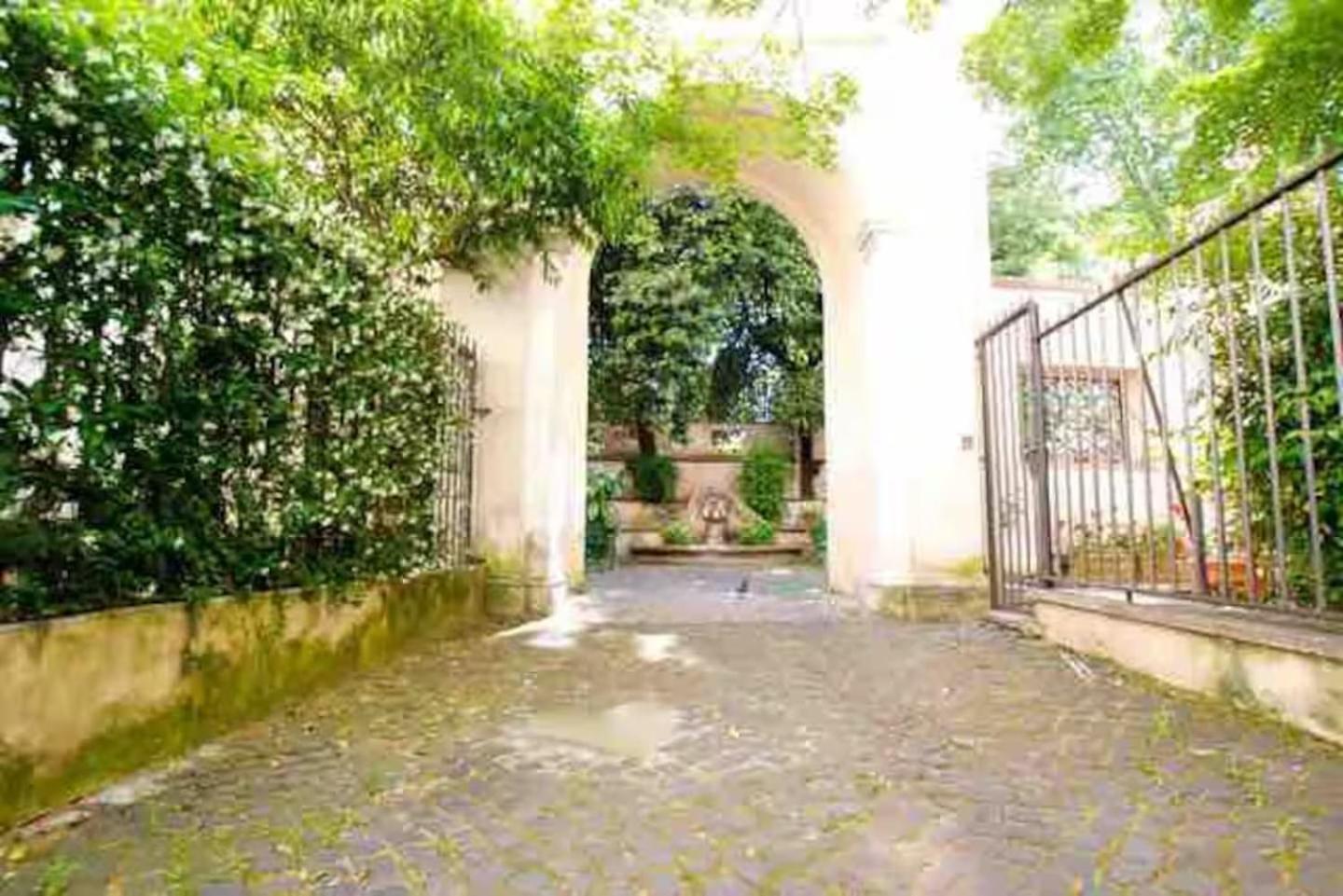 Ferienhaus Luxury House With Private Garden