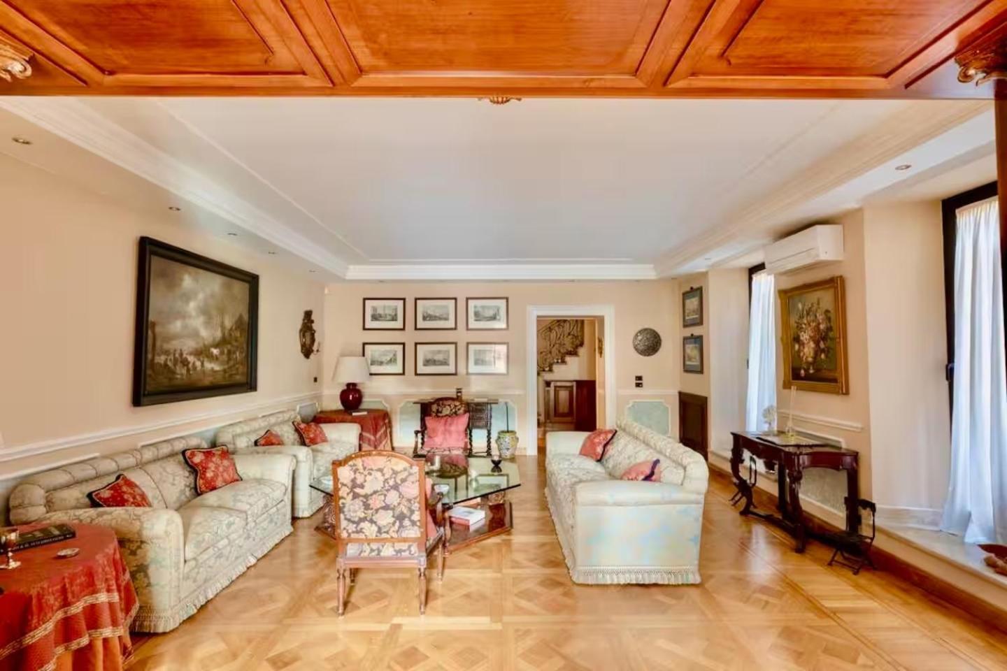 Luxury House With Private Garden Ferienhaus *