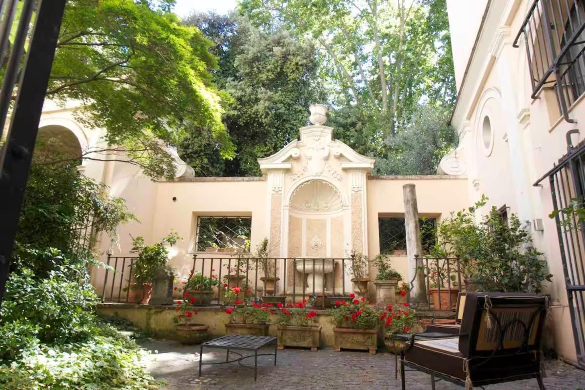 Luxury House With Private Garden Ferienhaus Rom