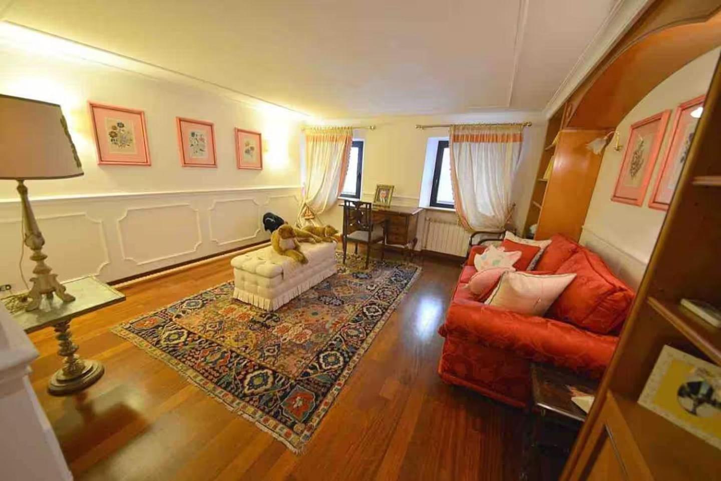 Ferienhaus Luxury House With Private Garden Rom
