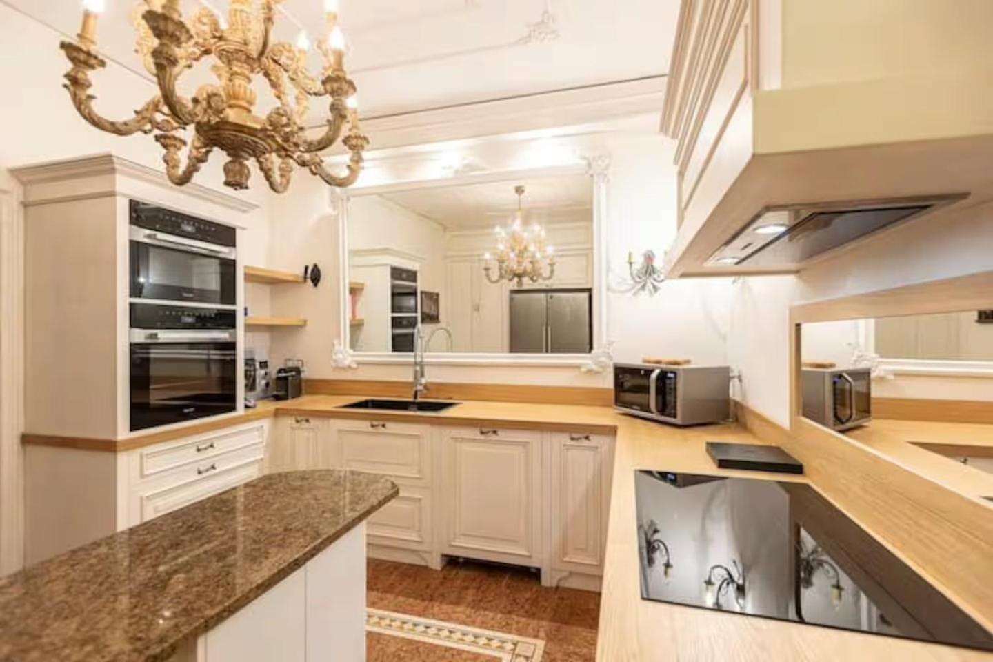 Luxury House With Private Garden Casa vacanze *