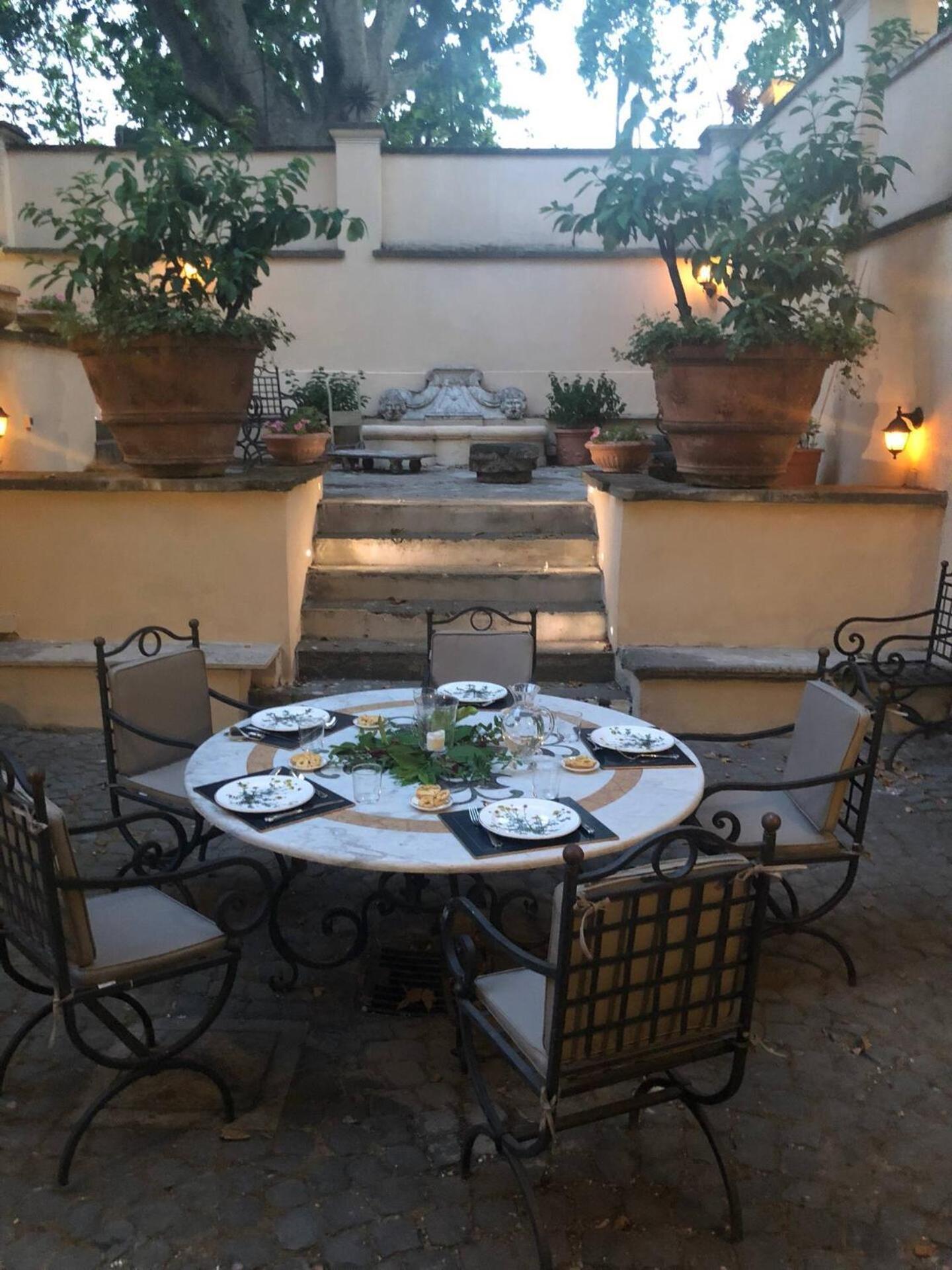 Luxury House With Private Garden Rom
