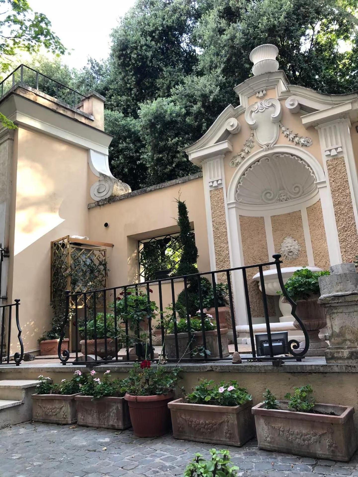 Luxury House With Private Garden Ferienhaus *